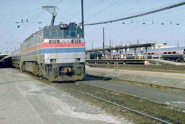 usr_m_amtrak_e60_973_048.jpg