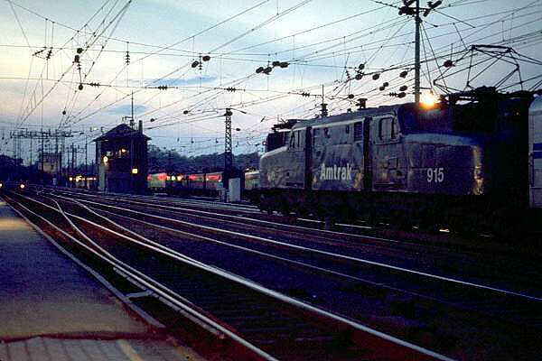 usr_m_amtrak_gg1_915_007.jpg