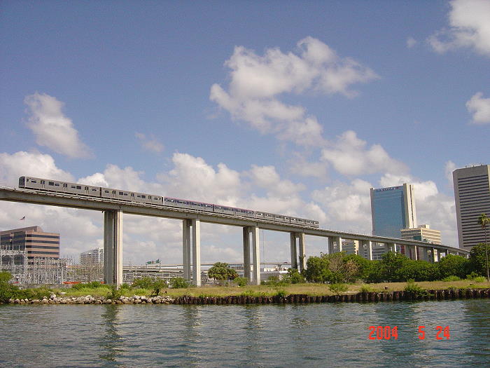 usr_m_mia_mime_xxx_miami+river+bridge_20040524_bv_miam31.jpg