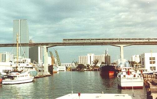 usr_m_mia_mime_xxx_miami+river+bridge_bv_miam09.jpg