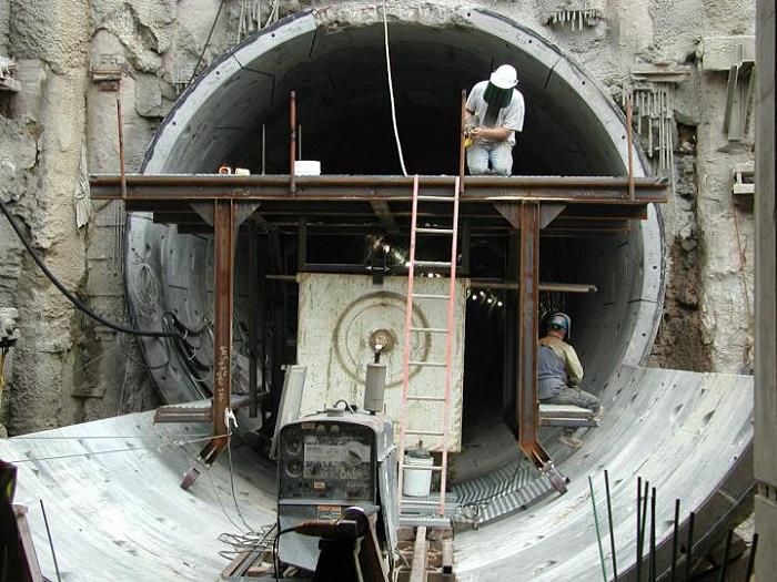 usr_m_msp_misc_airport+tunnel+boring_dickstoner_hlr029.jpg
