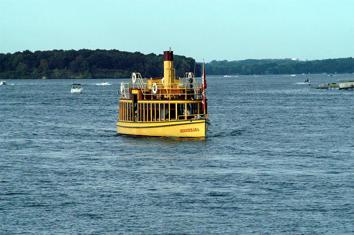 usr_m_museum_lakeminnetonka_boat'minnehaha_20040911_dme_tcrt276.jpg