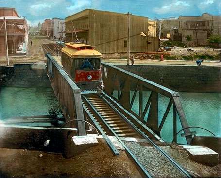 usr_m_sthi_hnlbook_xxx_hotel+st+bridge_jlb_hrt12.jpg